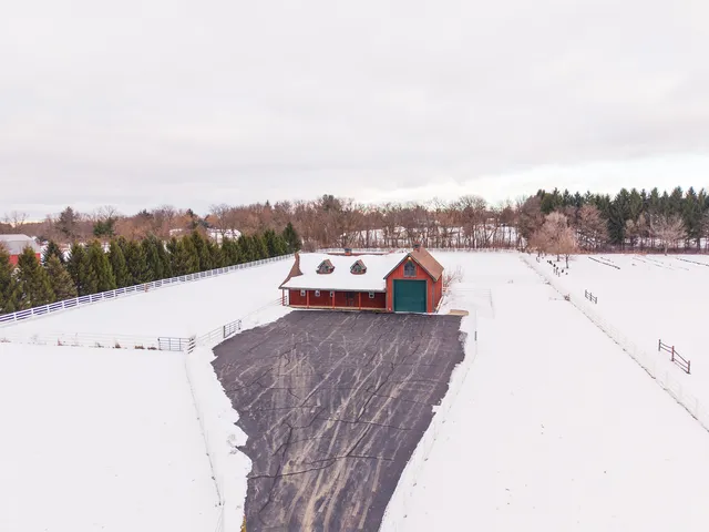 $1,350,000 | 2810 Oak Ridge Road, Crystal Lake, IL 60012