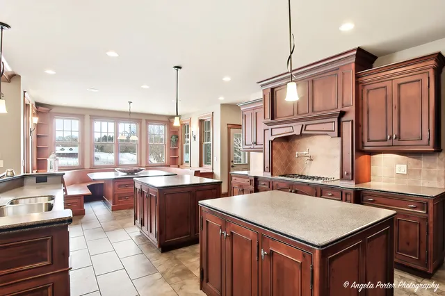 $1,350,000 | 2810 Oak Ridge Road, Crystal Lake, IL 60012