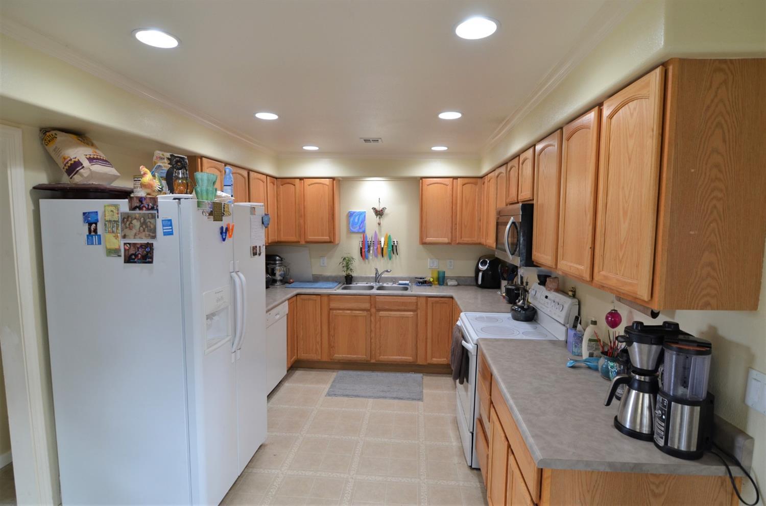 744 West McAndrews Road Medford, OR 97501 - Photo 2 of 17 Additional Photo