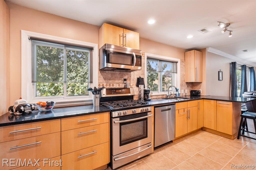 6024 Overlook Road Clarkston, MI 48346 - Photo 12 of 42