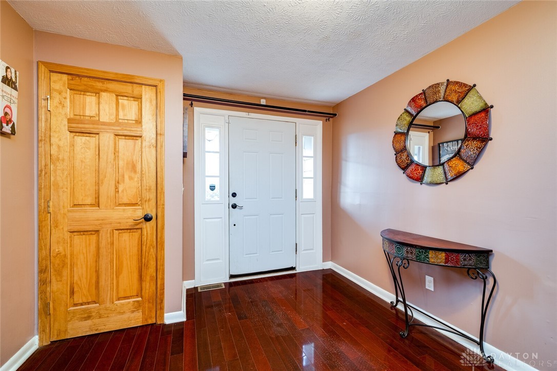 2038 East Lower Springboro Road Waynesville, OH 45068 - Photo 5 of 59