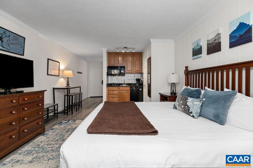 208 Timbers Roseland, VA 22967 - Photo 6 of 22 a living room with furniture and a flat screen tv