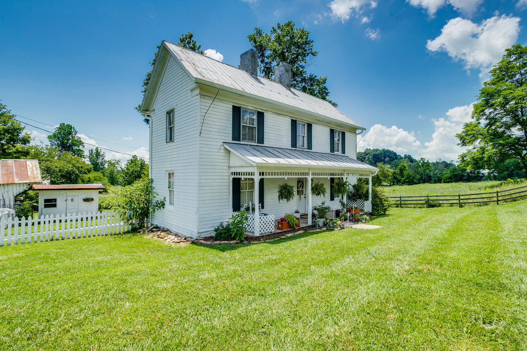 388 Glendale Road Limestone, TN 37681 - Photo 4 of 70 002