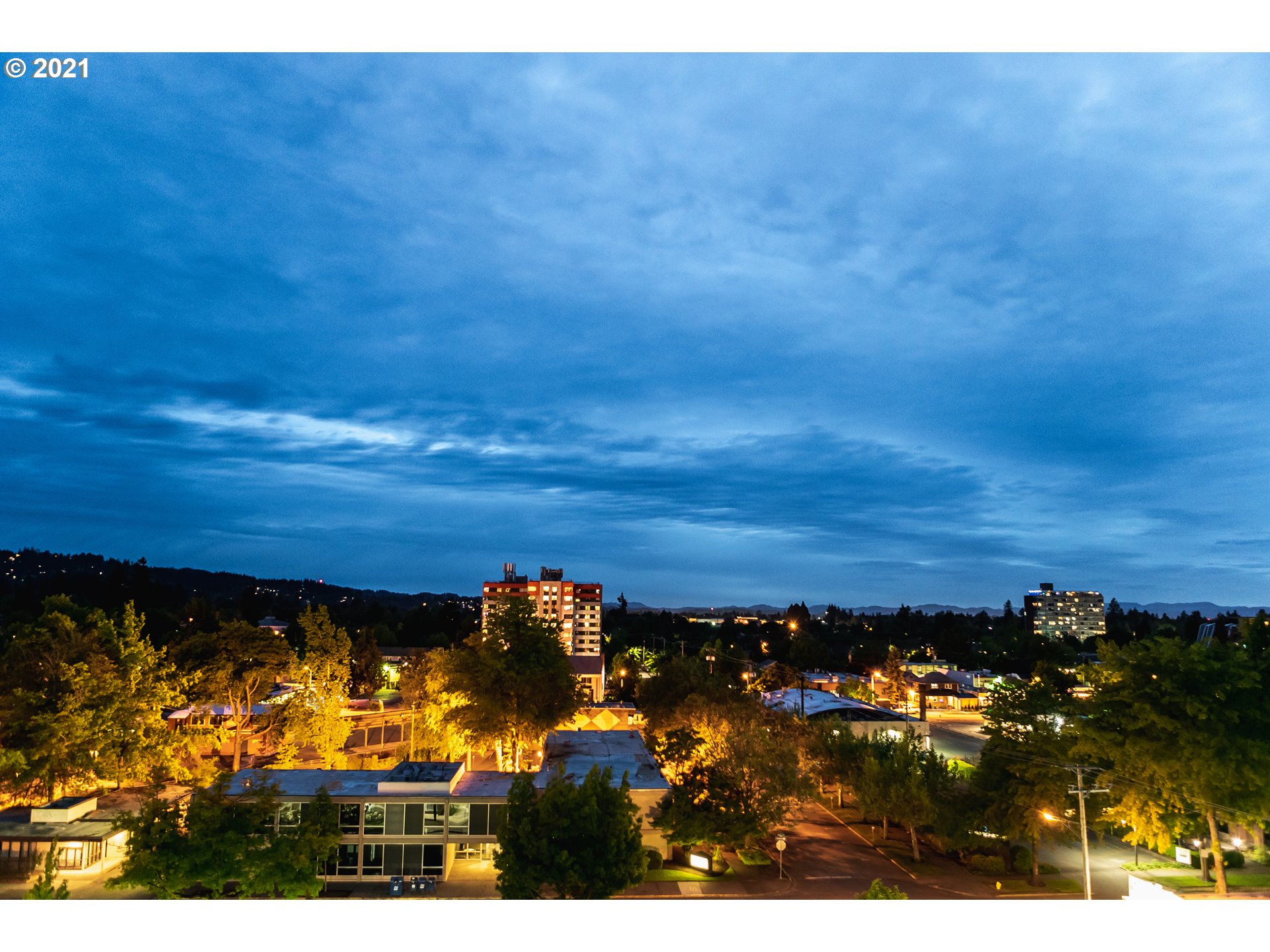 1600 Pearl Street, Unit 305 Eugene, OR 97401 - Photo 43 of 46 a view of a sky