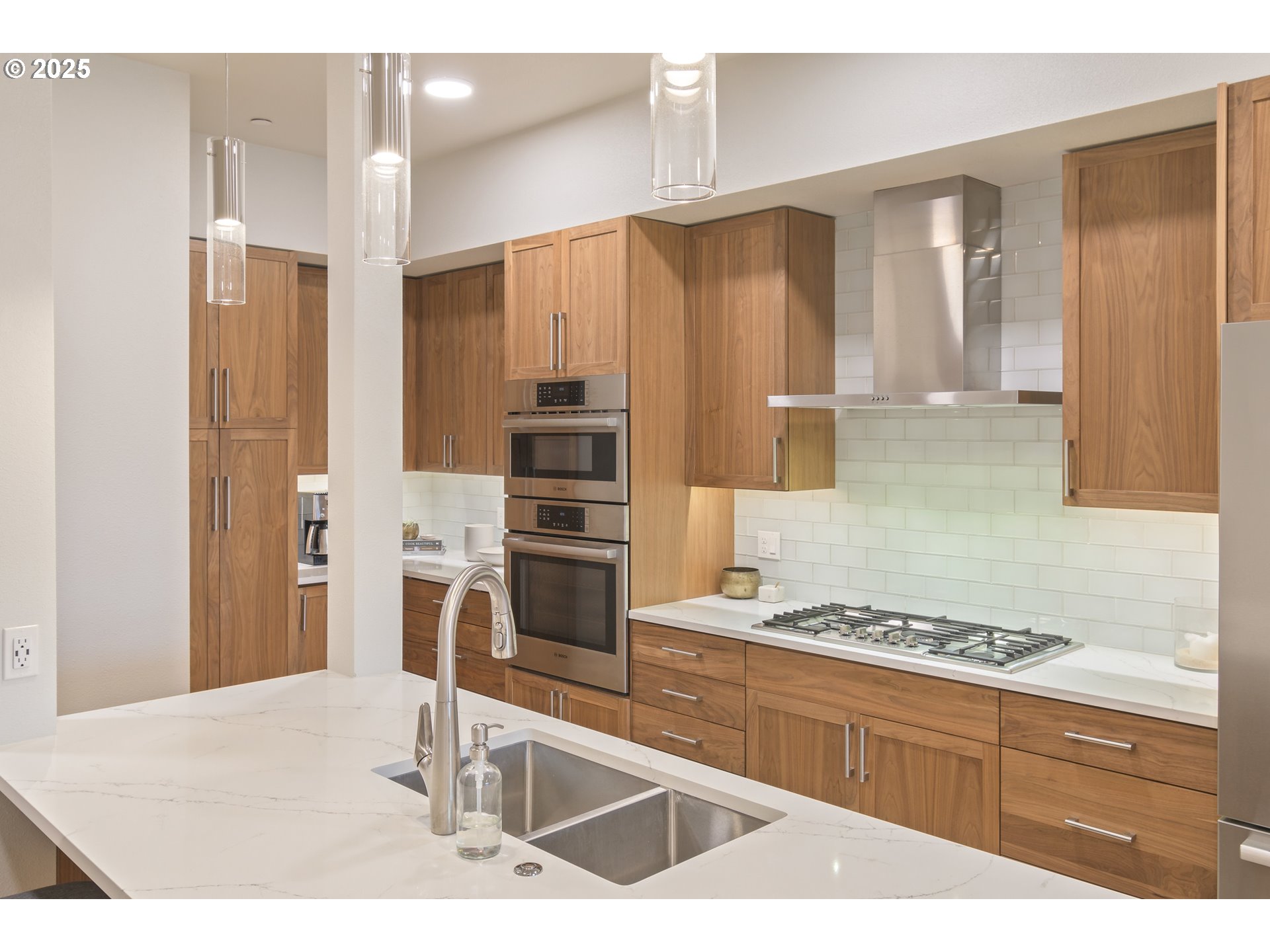 1600 Pearl Street, Unit 305 Eugene, OR 97401 - Photo 9 of 46 a kitchen with granite countertop a refrigerator stove and sink