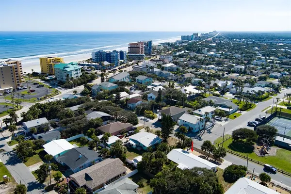 $965,000 | 712 Oakwood Avenue, New Smyrna Beach, FL 32169