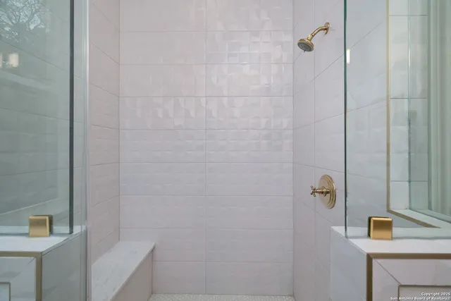 $729,000 | 303 Private Road 1733, Mico, TX 78056