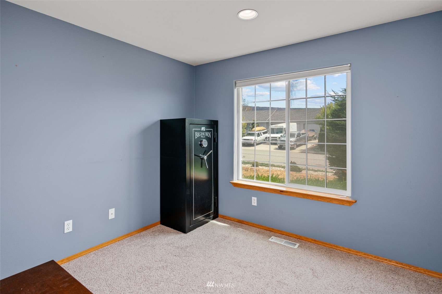 2448 Harvester Loop East Wenatchee, WA 98802 - Photo 17 of 28 an empty room with window