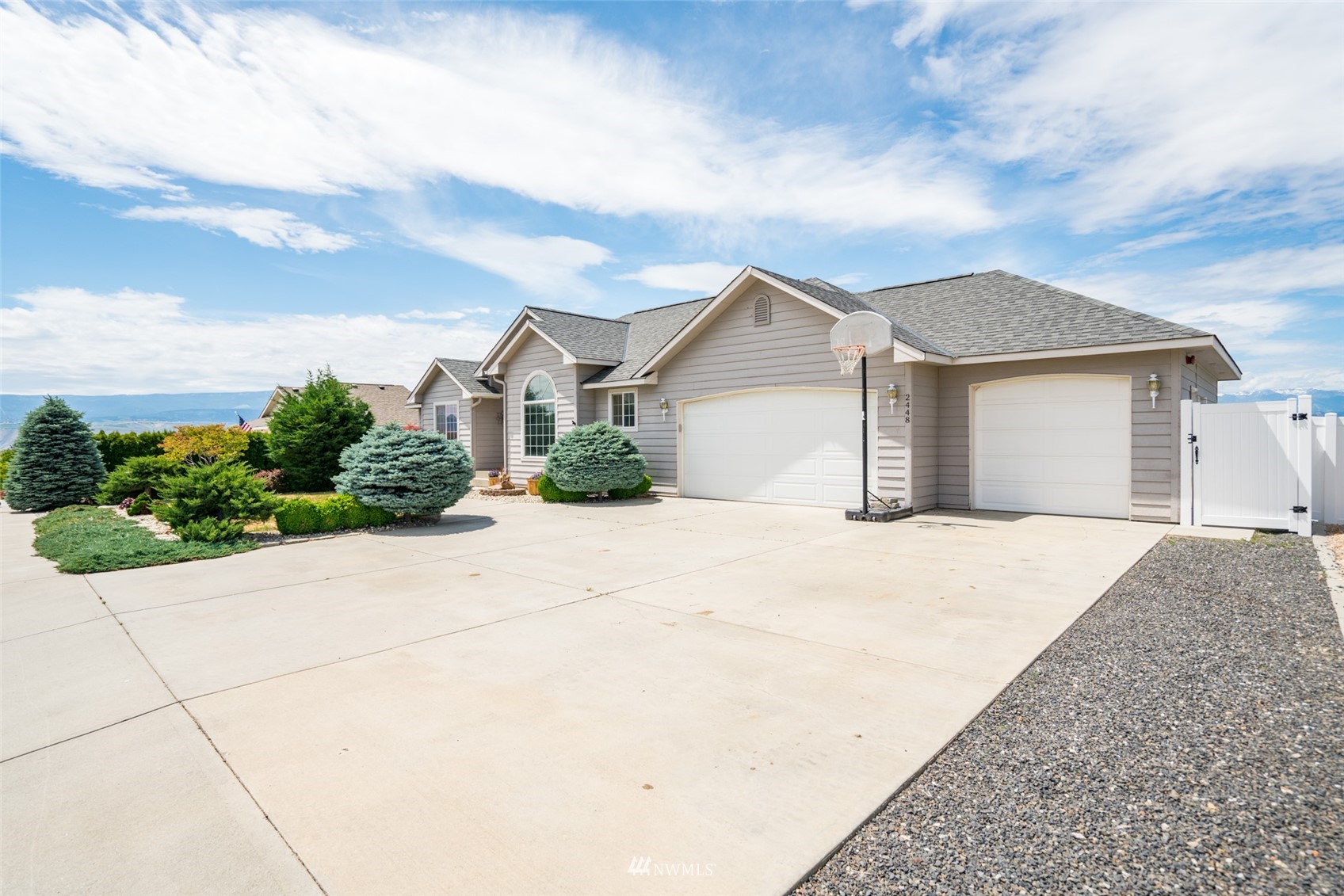 2448 Harvester Loop East Wenatchee, WA 98802 - Photo 2 of 28 front view of a house with a yard