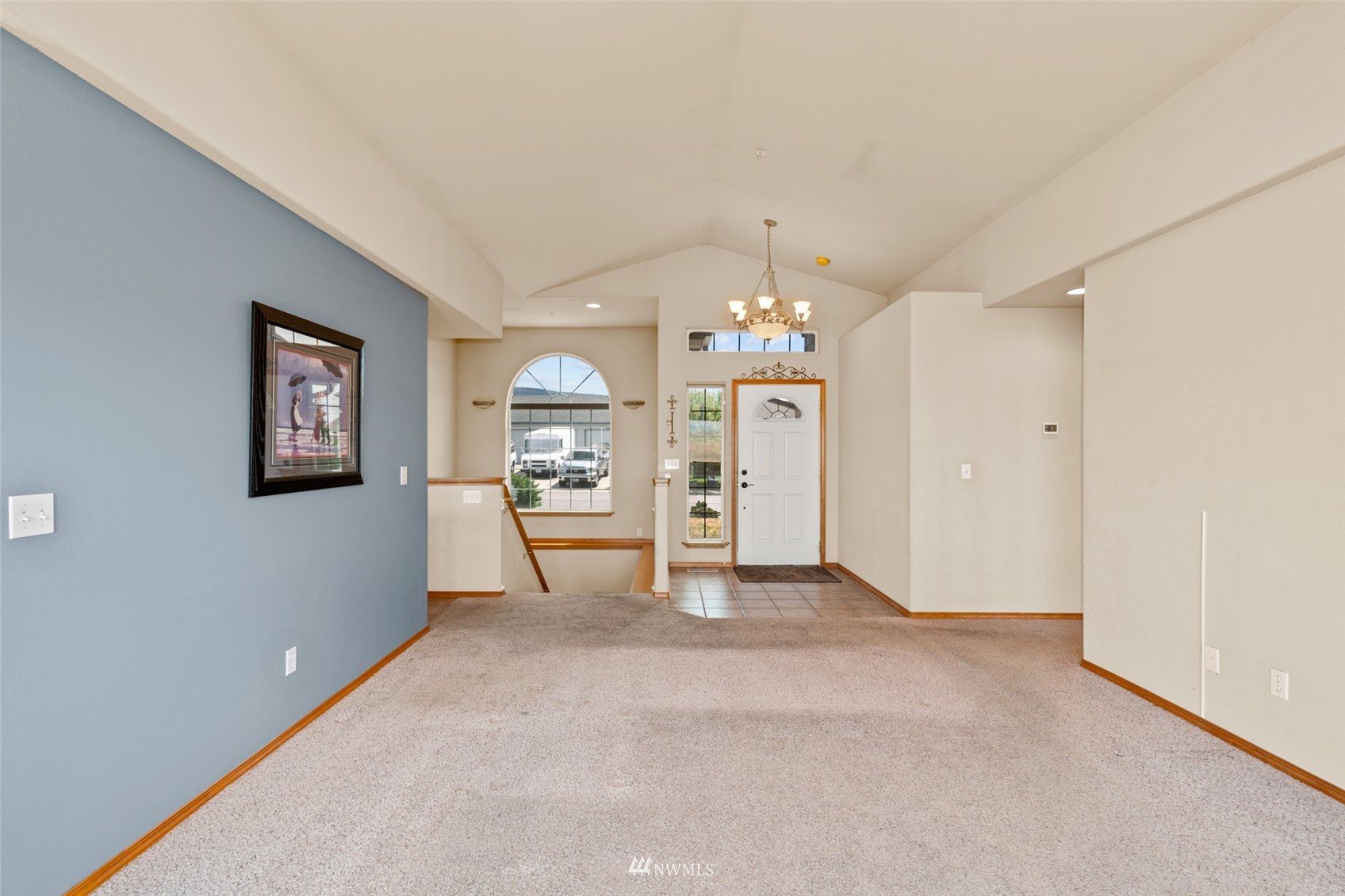 2448 Harvester Loop East Wenatchee, WA 98802 - Photo 4 of 28 a view of a livingroom with a cabinet
