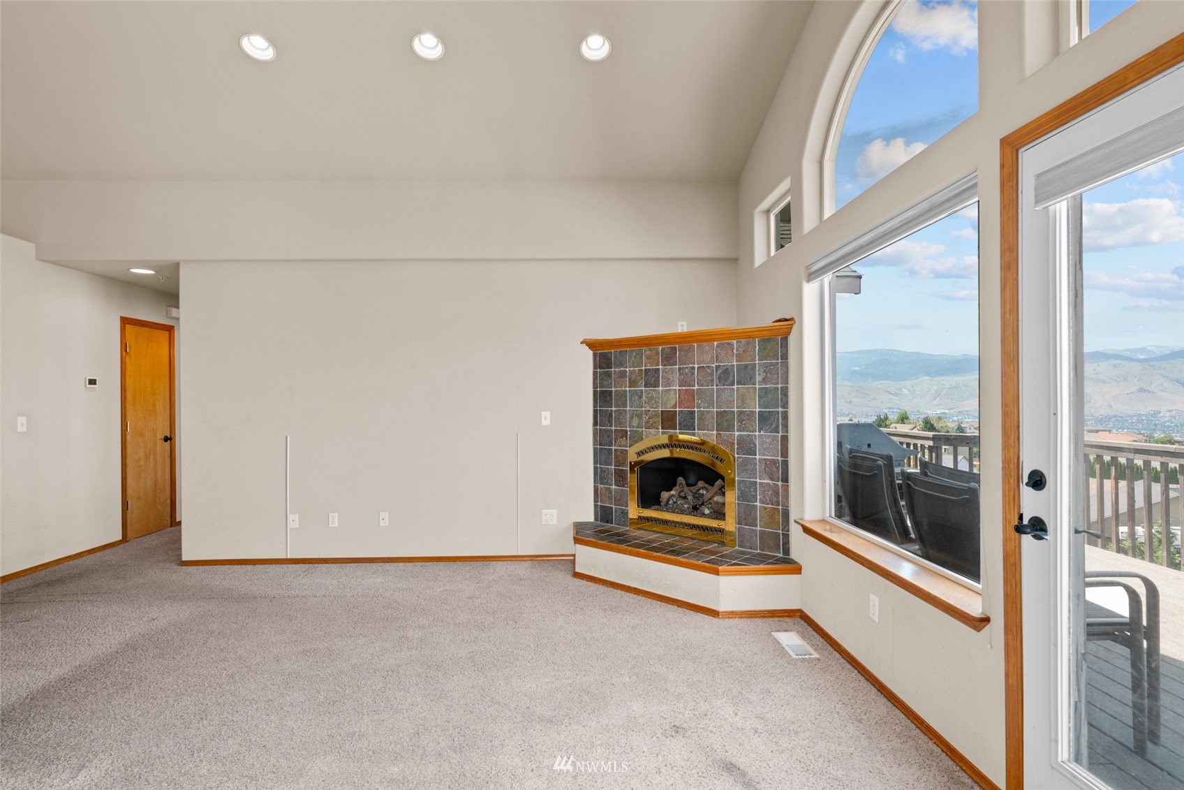 2448 Harvester Loop East Wenatchee, WA 98802 - Photo 6 of 28 a view of empty room with fireplace