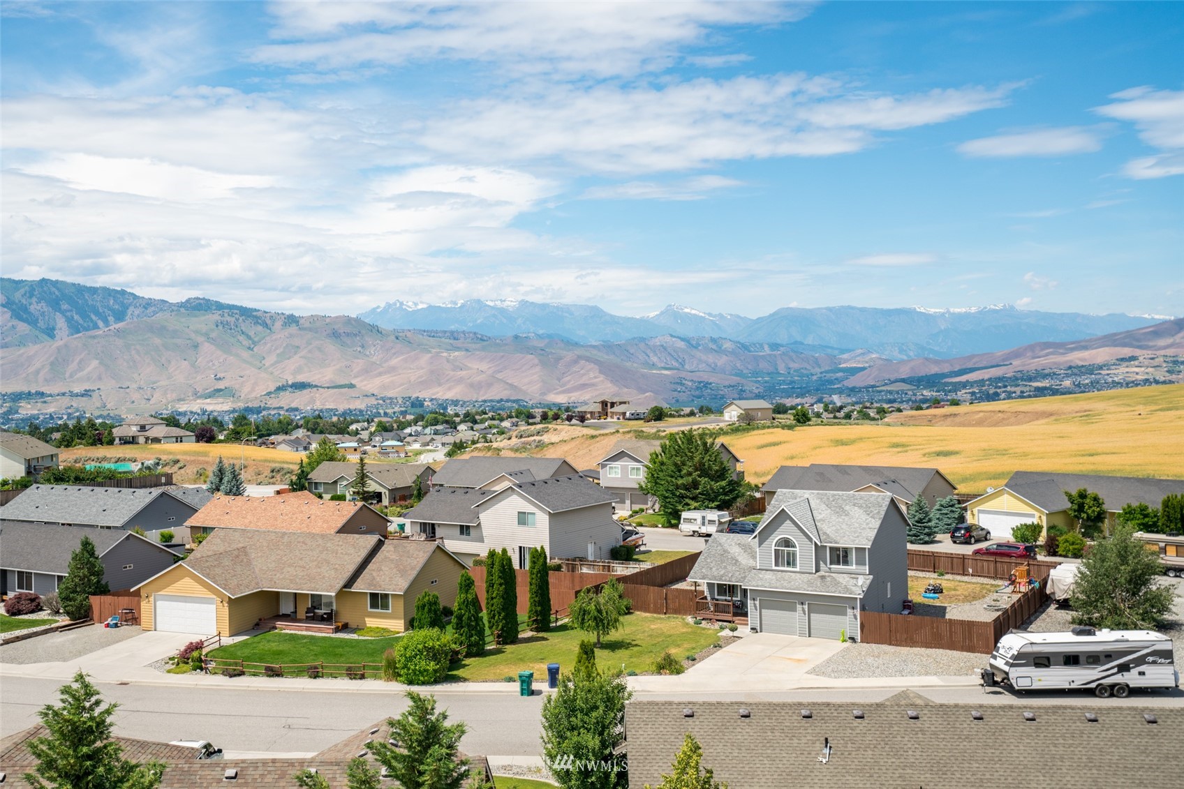 2448 Harvester Loop East Wenatchee, WA 98802 - Photo 8 of 28 an aerial view of residential houses with outdoor space and ocean view