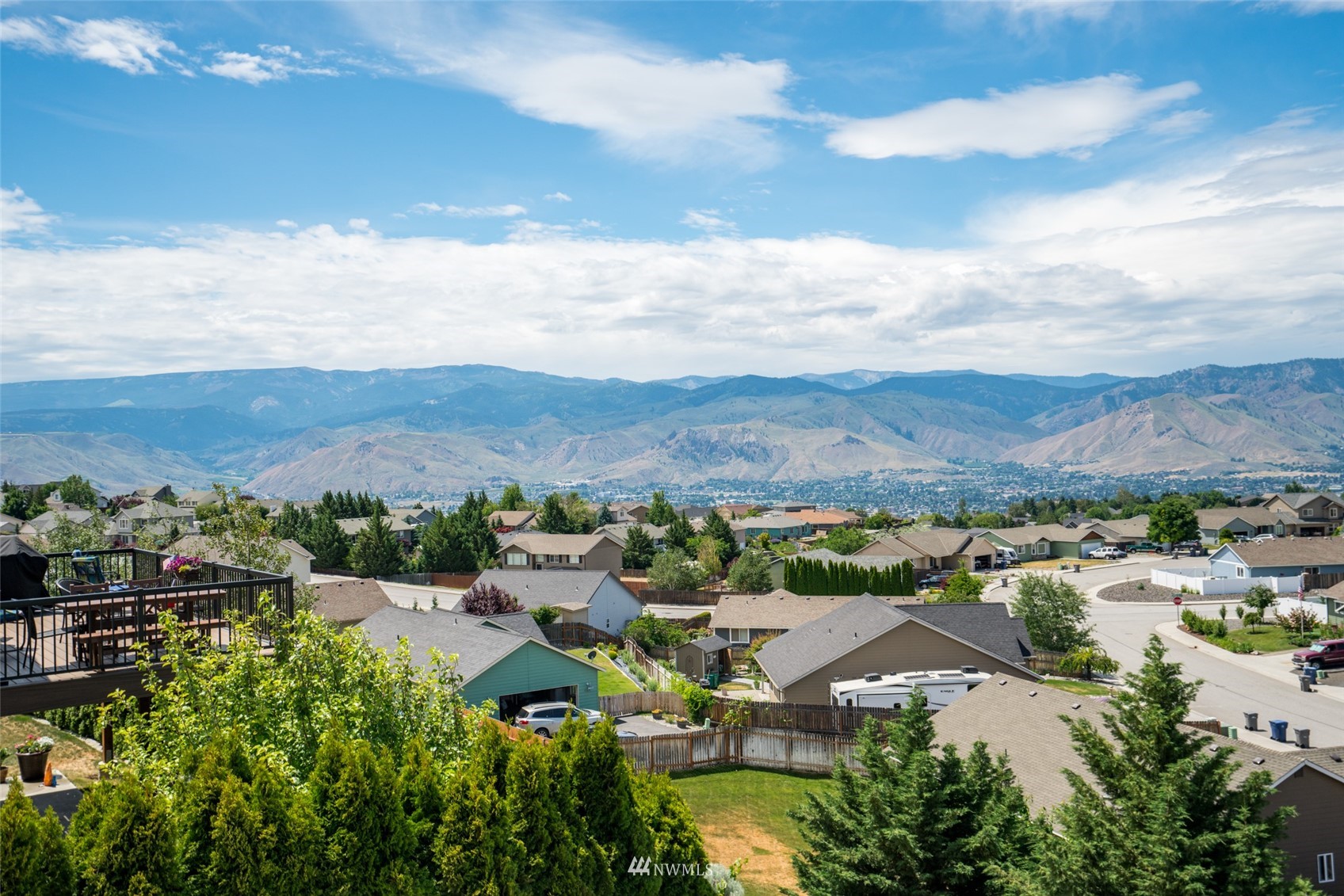 2448 Harvester Loop East Wenatchee, WA 98802 - Photo 9 of 28 a view of a city