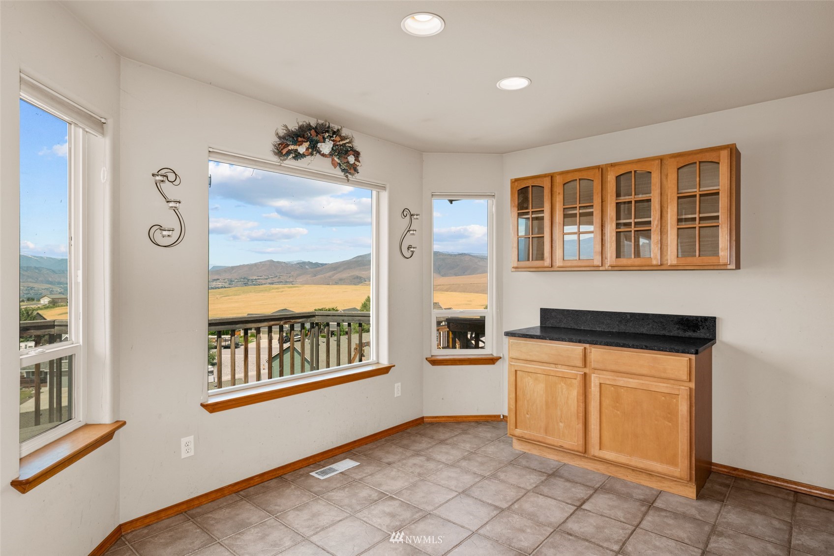 2448 Harvester Loop East Wenatchee, WA 98802 - Photo 10 of 28 a kitchen with granite countertop a refrigerator and a stove