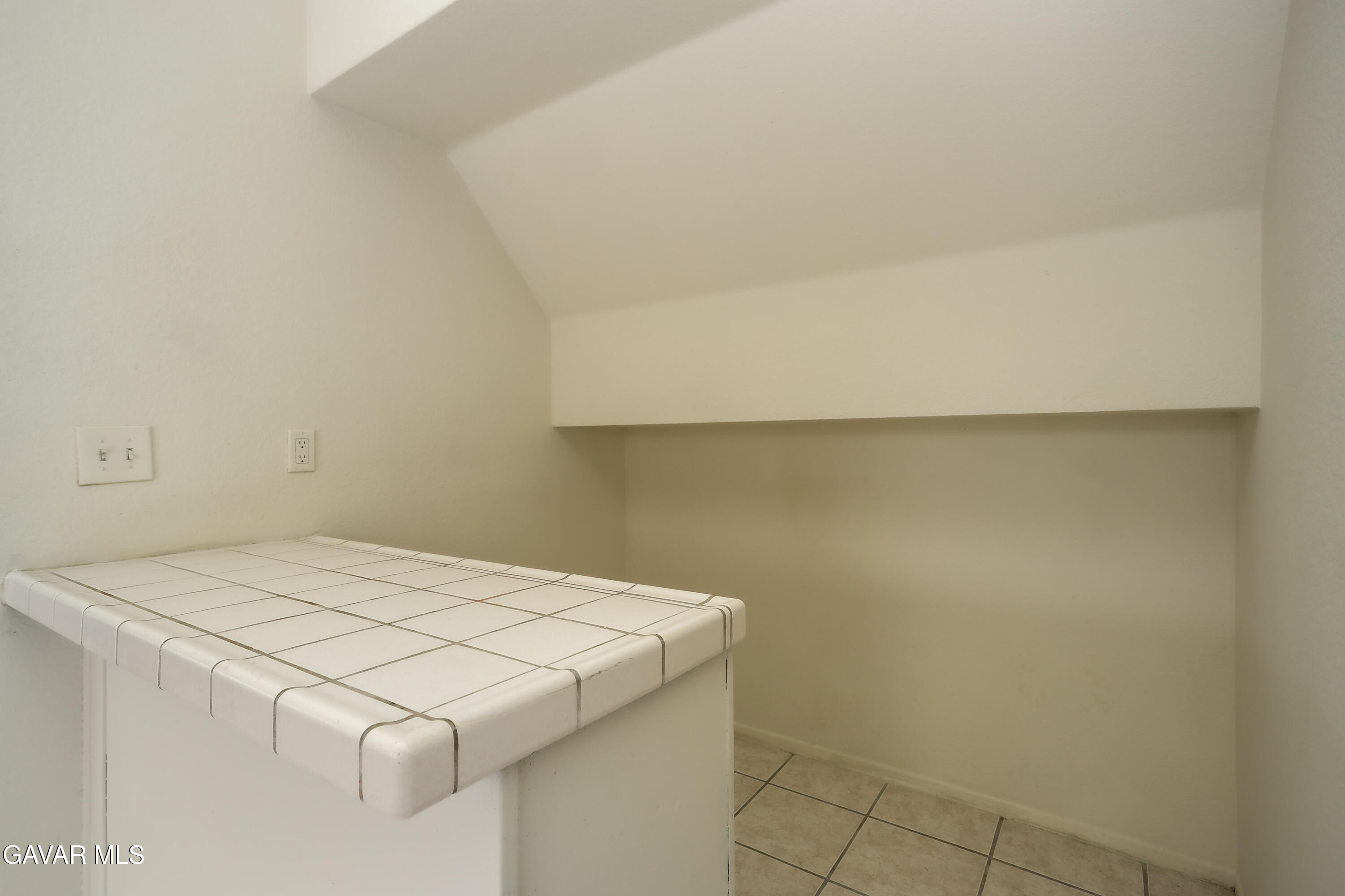 5217 East Ave R 4 Palmdale, CA 93552 - Photo 10 of 33 a utility room with dryer and washer