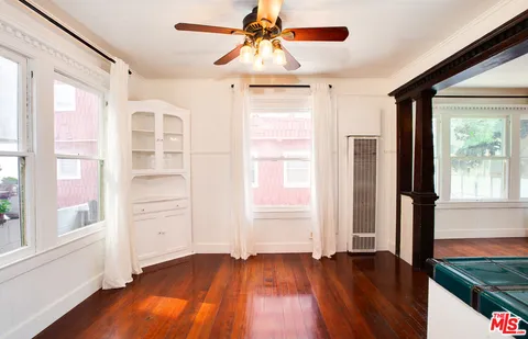 $2,195,000 | 105 Park Place, Venice, CA 90291