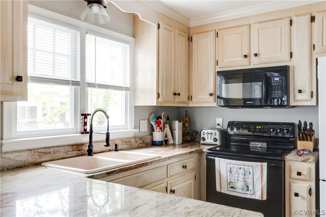 15220 Windy Ridge Road Midlothian, VA 23112 - Photo 13 of 45 Alternate view of the kitchen with natural light p