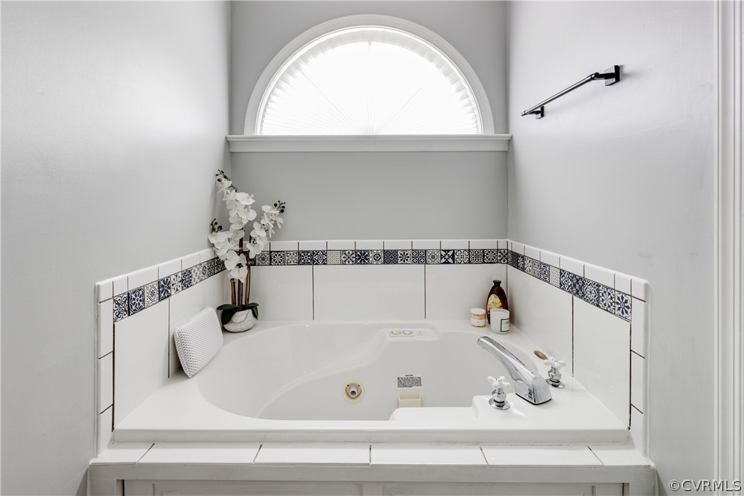 15220 Windy Ridge Road Midlothian, VA 23112 - Photo 34 of 45 The nice jetted tub is perfect after a long day!