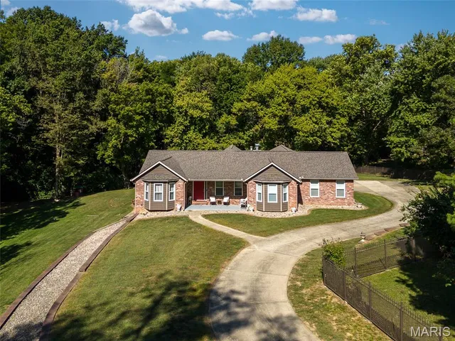 $487,000 | 109 Kingsbrooke Boulevard, Glen Carbon, IL 62034