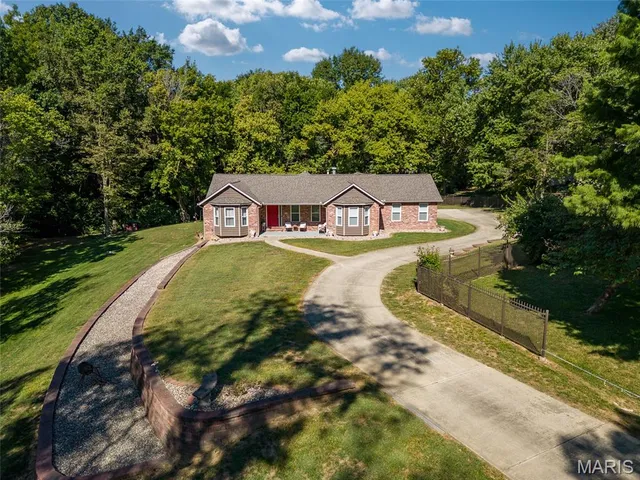 $487,000 | 109 Kingsbrooke Boulevard, Glen Carbon, IL 62034