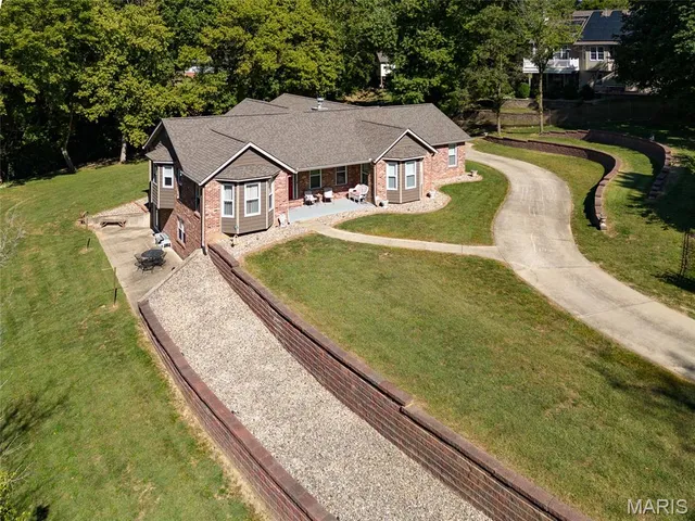 $487,000 | 109 Kingsbrooke Boulevard, Glen Carbon, IL 62034