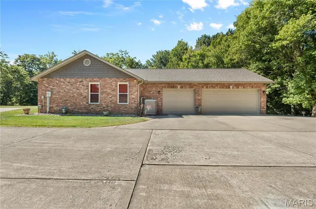 $487,000 | 109 Kingsbrooke Boulevard, Glen Carbon, IL 62034