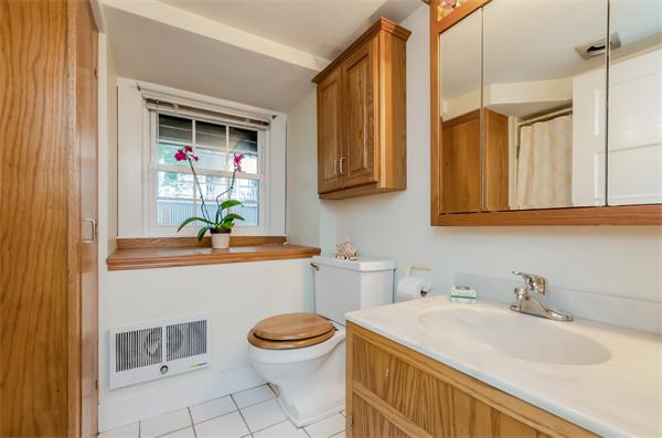 23 Harris Street, Unit 2 Marblehead, MA 01945 - Photo 9 of 20 Gallery Image 9