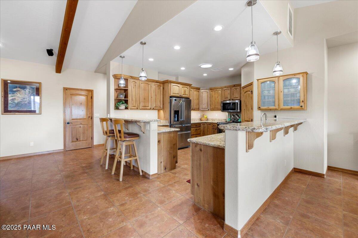 11055 Williamson Valley Ranch Road Prescott, AZ 86305 - Photo 8 of 37 Kitchen with Breakfast Bar
