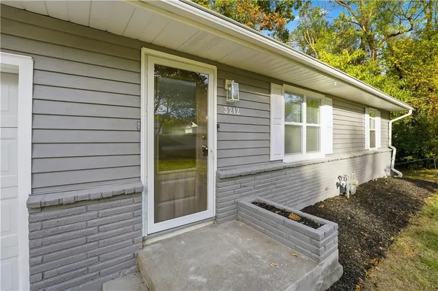 $270,000 | 3212 Northeast Walnut Road, Kansas City, MO 64117