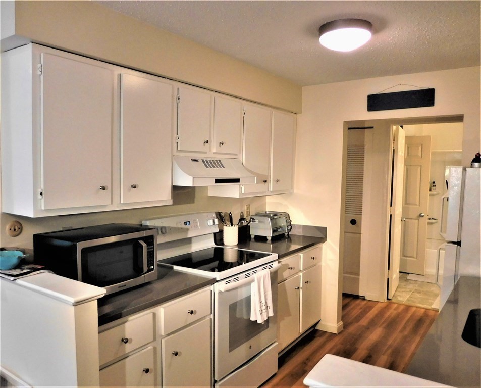 12 Beal's Cove Road, Unit D Hingham, MA 02043 - Photo 4 of 19 Gallery Image 4