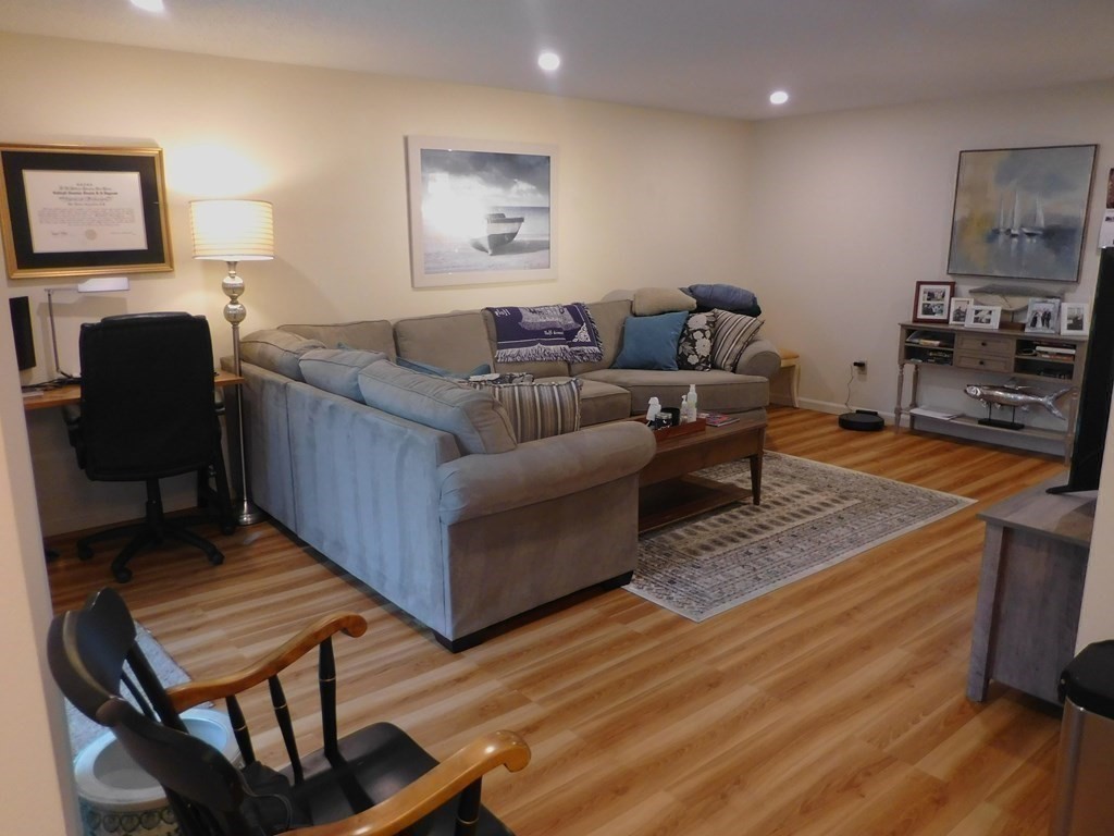 12 Beal's Cove Road, Unit D Hingham, MA 02043 - Photo 6 of 19 Gallery Image 6