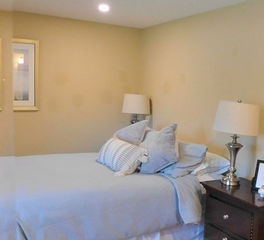 12 Beal's Cove Road, Unit D Hingham, MA 02043 - Photo 8 of 19 Gallery Image 8