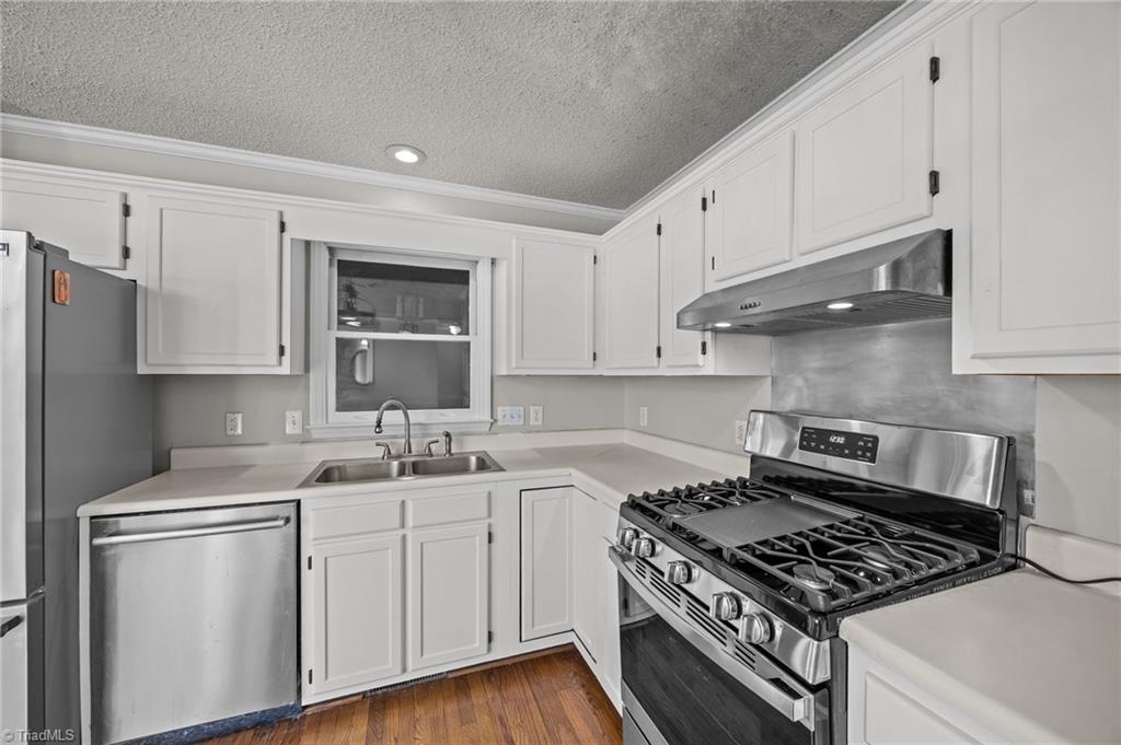 232 Holly Ridge Lane Mebane, NC 27302 - Photo 10 of 45