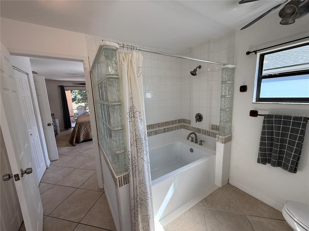 1629 Georgetowne Boulevard Sarasota, FL 34232 - Photo 17 of 34