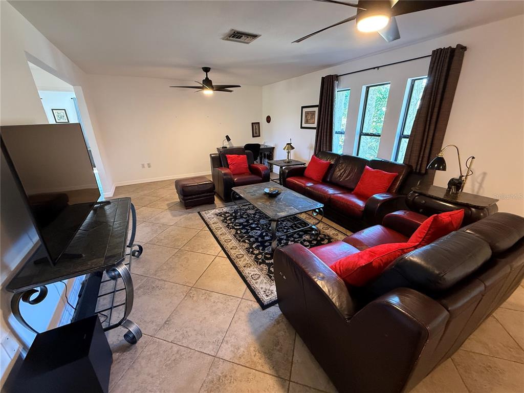 1629 Georgetowne Boulevard Sarasota, FL 34232 - Photo 5 of 34