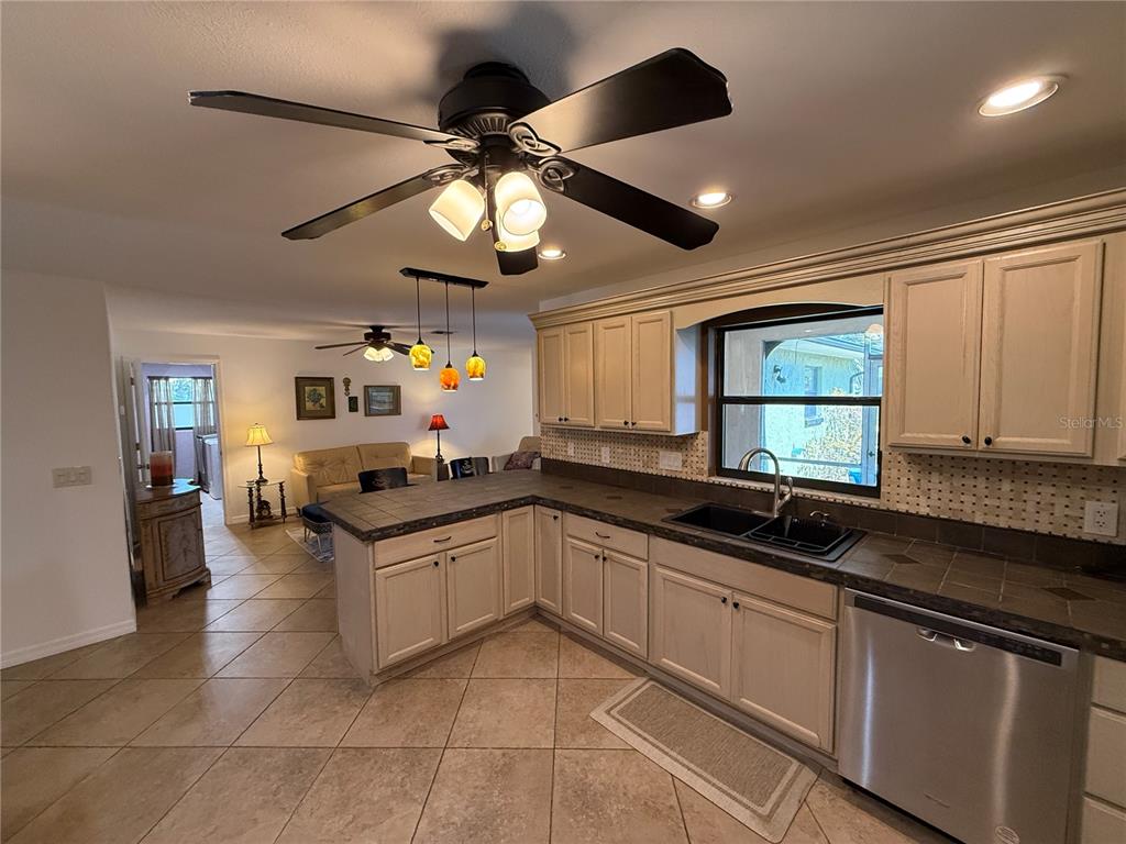 1629 Georgetowne Boulevard Sarasota, FL 34232 - Photo 9 of 34