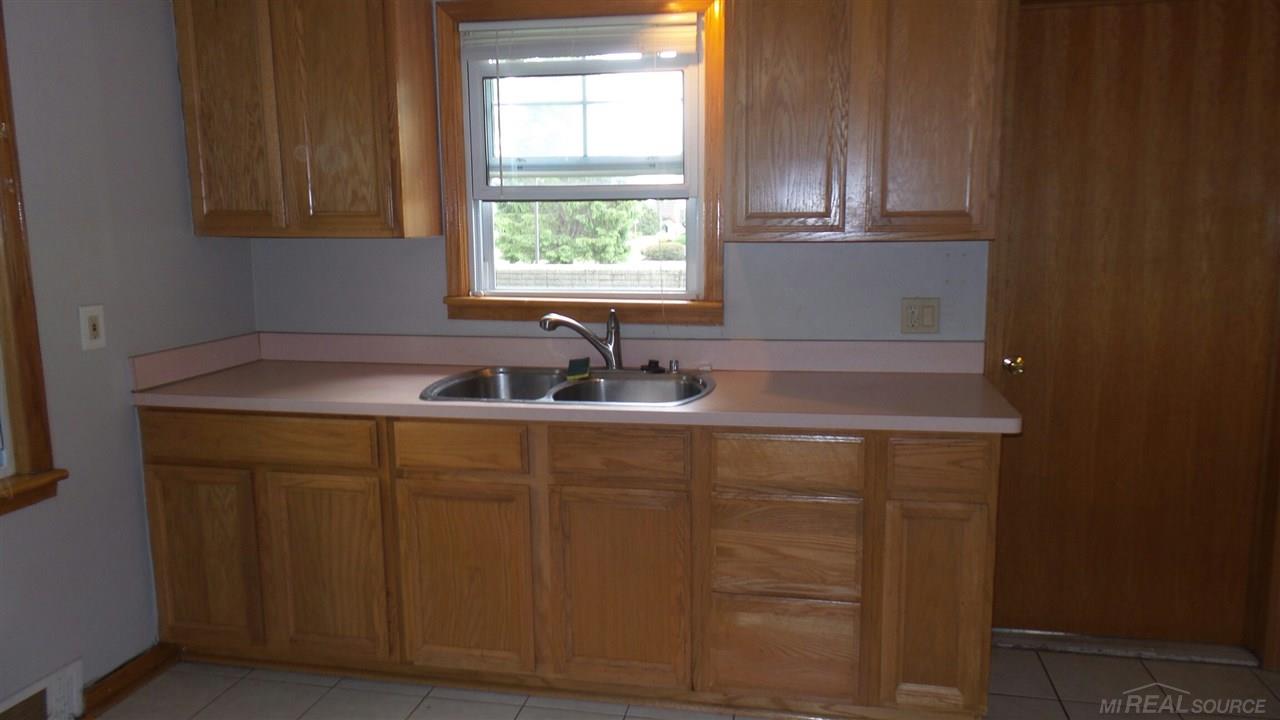 5636 Noll Street Sterling Heights, MI 48310 - Photo 3 of 25