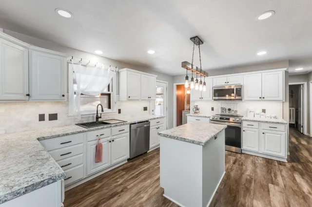 $209,900 | 629 Olson Avenue, Windom, MN 56101