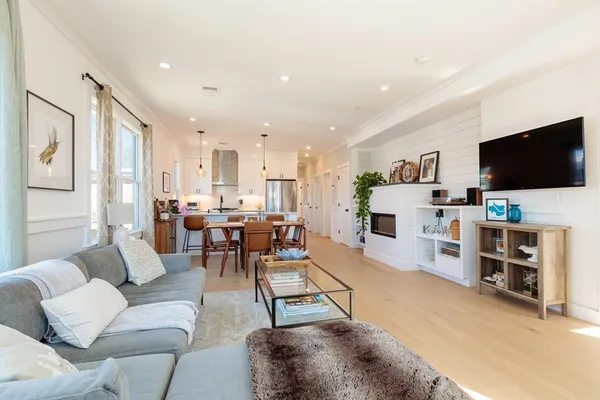 $1,195,000 | 111 Beacon Street, Unit C, Somerville, MA 02143