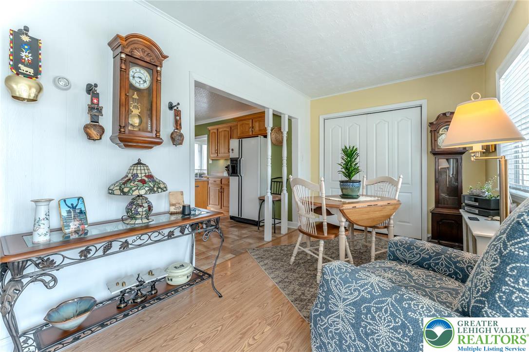 181 Springhouse Road Lehighton, PA 18235 - Photo 25 of 71 a living room with furniture and a table