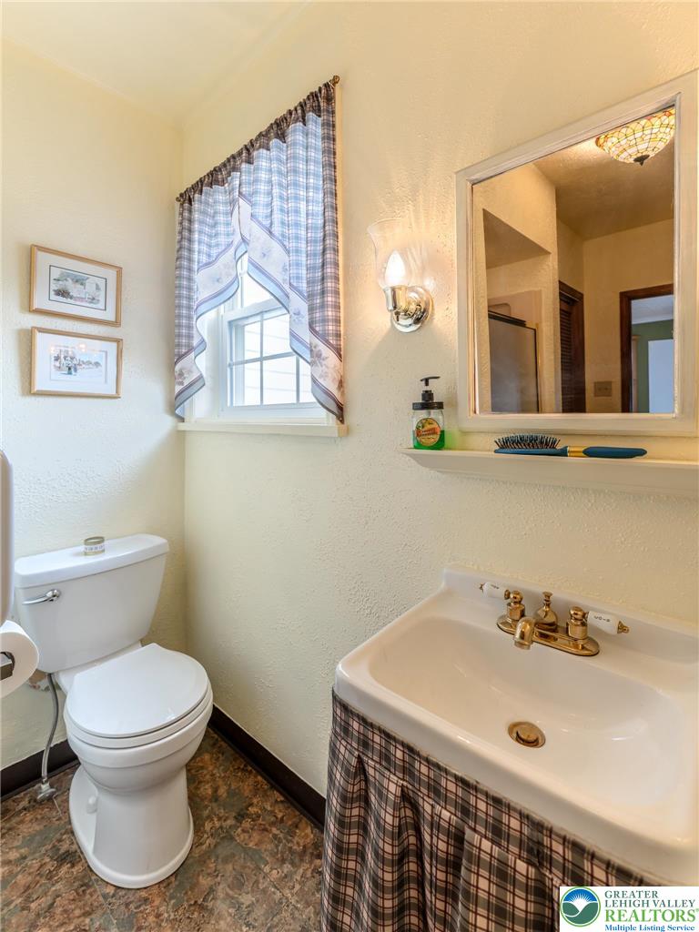 181 Springhouse Road Lehighton, PA 18235 - Photo 36 of 71 a bathroom with a sink and a toilet