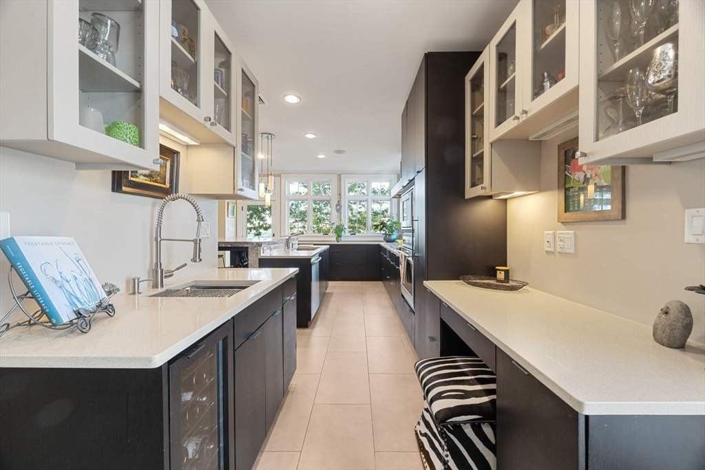 358 Rock Island Road Quincy, MA 02169 - Photo 3 of 40