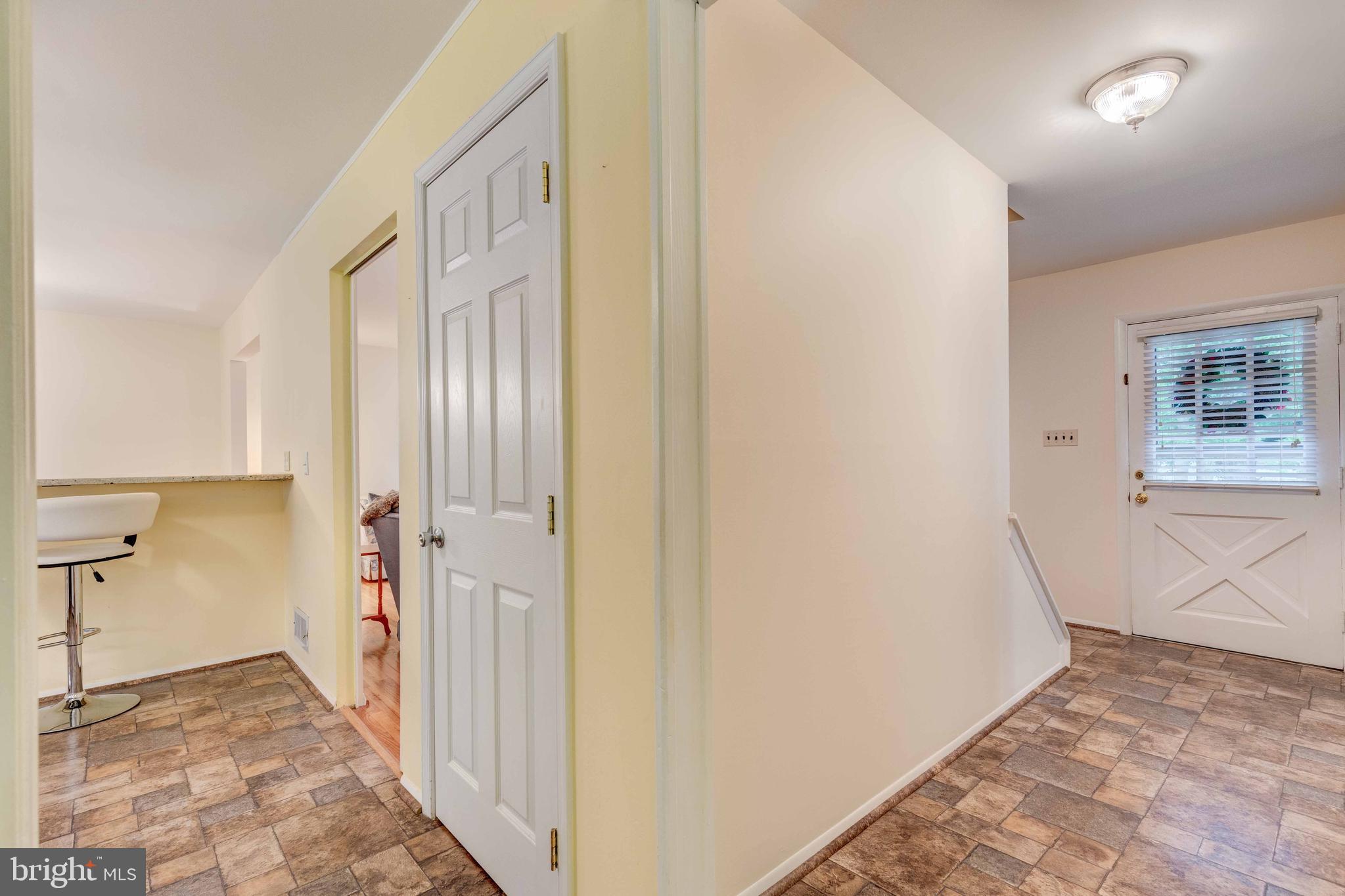 401 Highmeadow Road Reisterstown, MD 21136 - Photo 8 of 36 Welcoming foyer