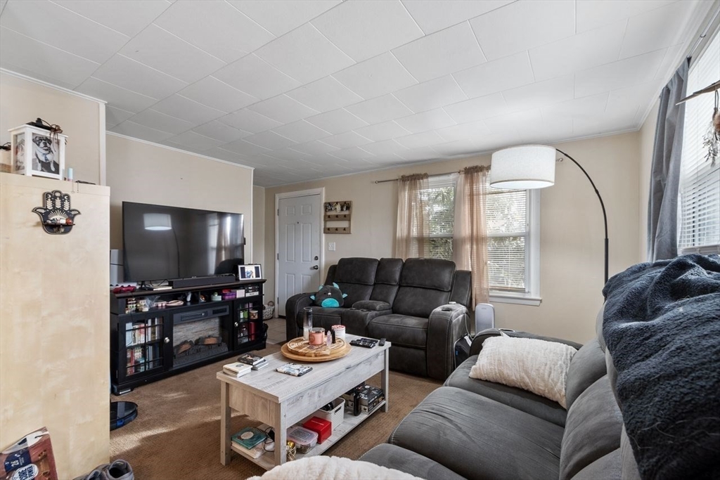 11 Waterman Road Auburn, MA 01501 - Photo 7 of 36 Gallery Image 7