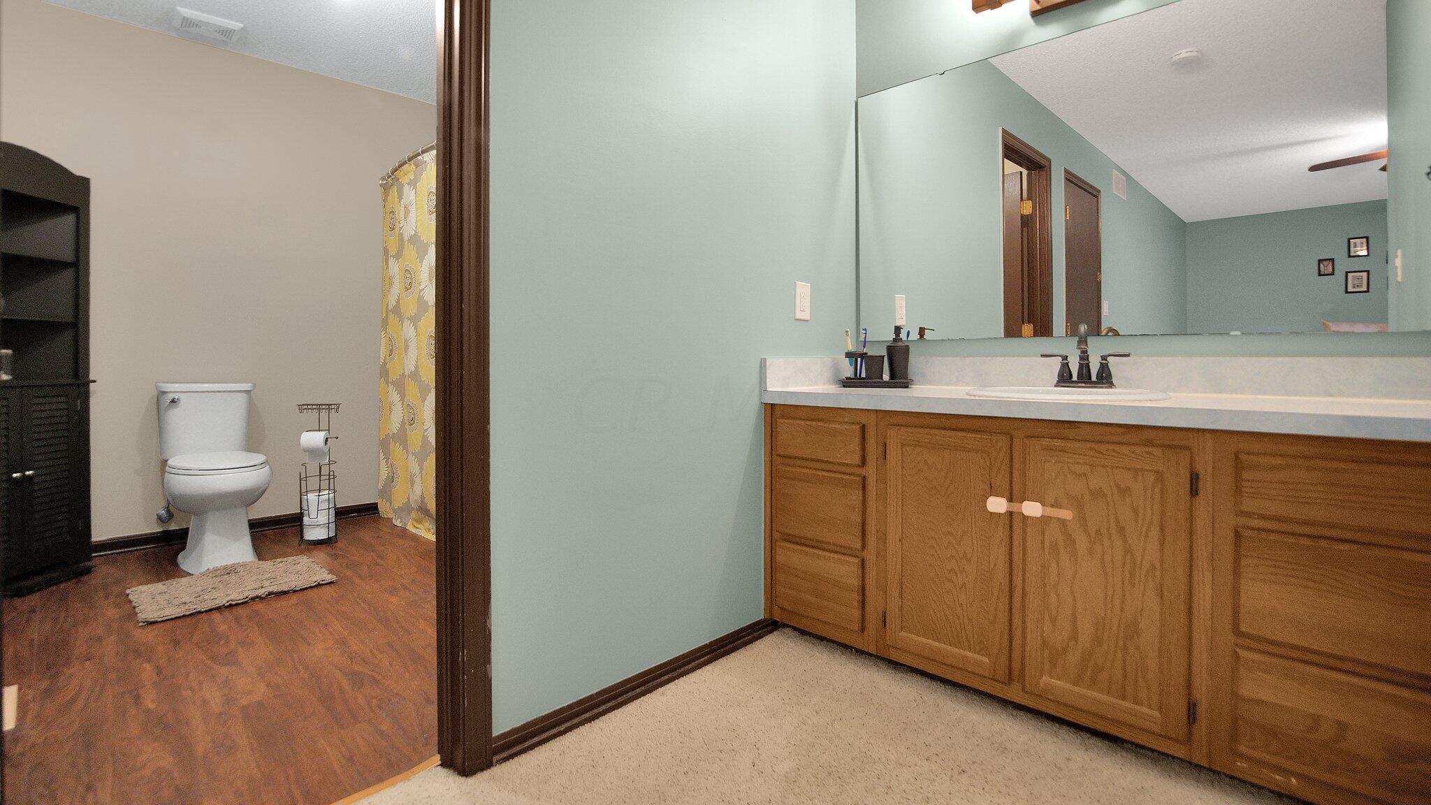 909 Forward Pass Road Southwest Pataskala, OH 43062 - Photo 22 of 42 Primary En suite