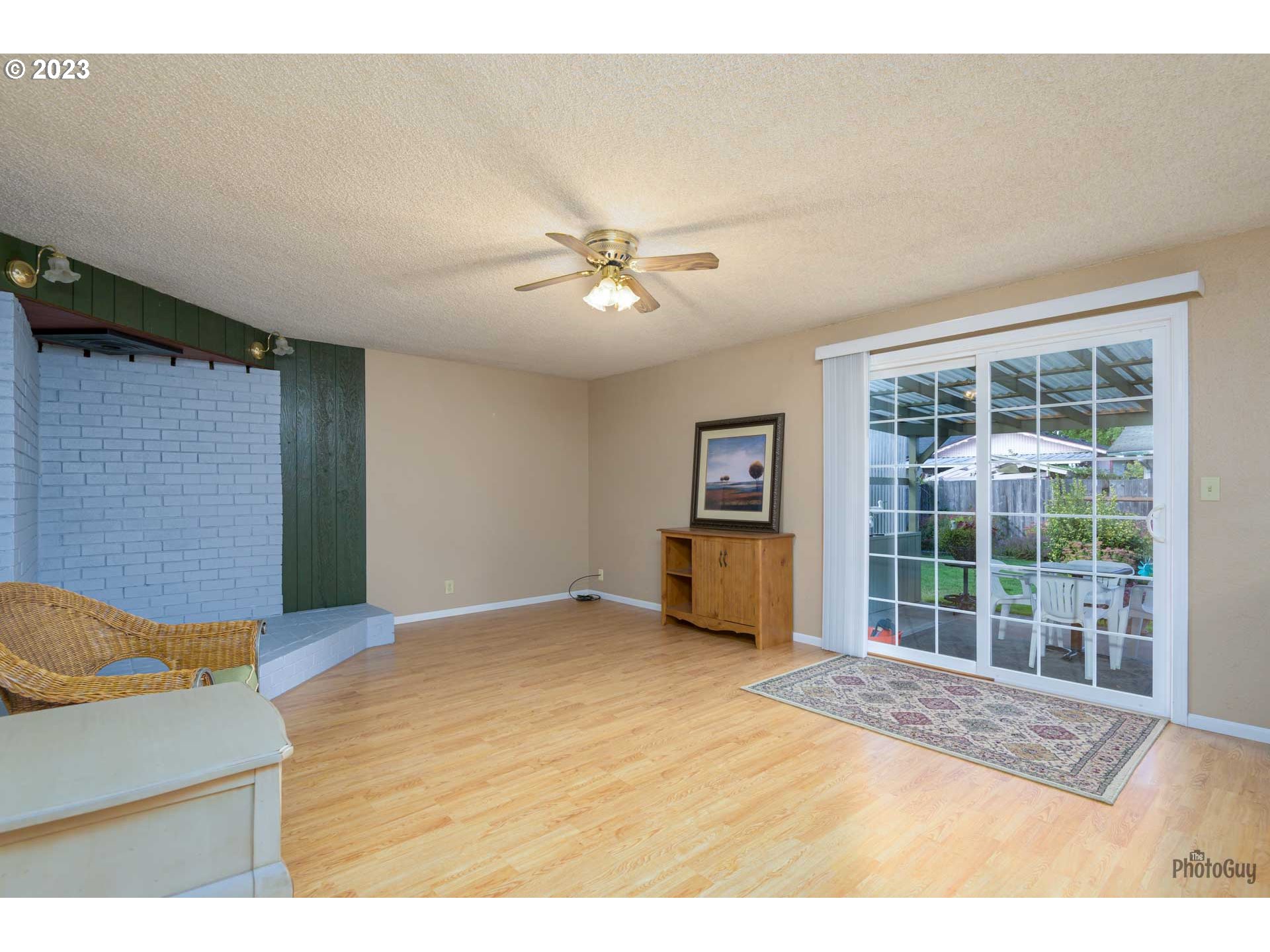 4888 B Street Springfield, OR 97478 - Photo 15 of 32 a view of an empty room with a window