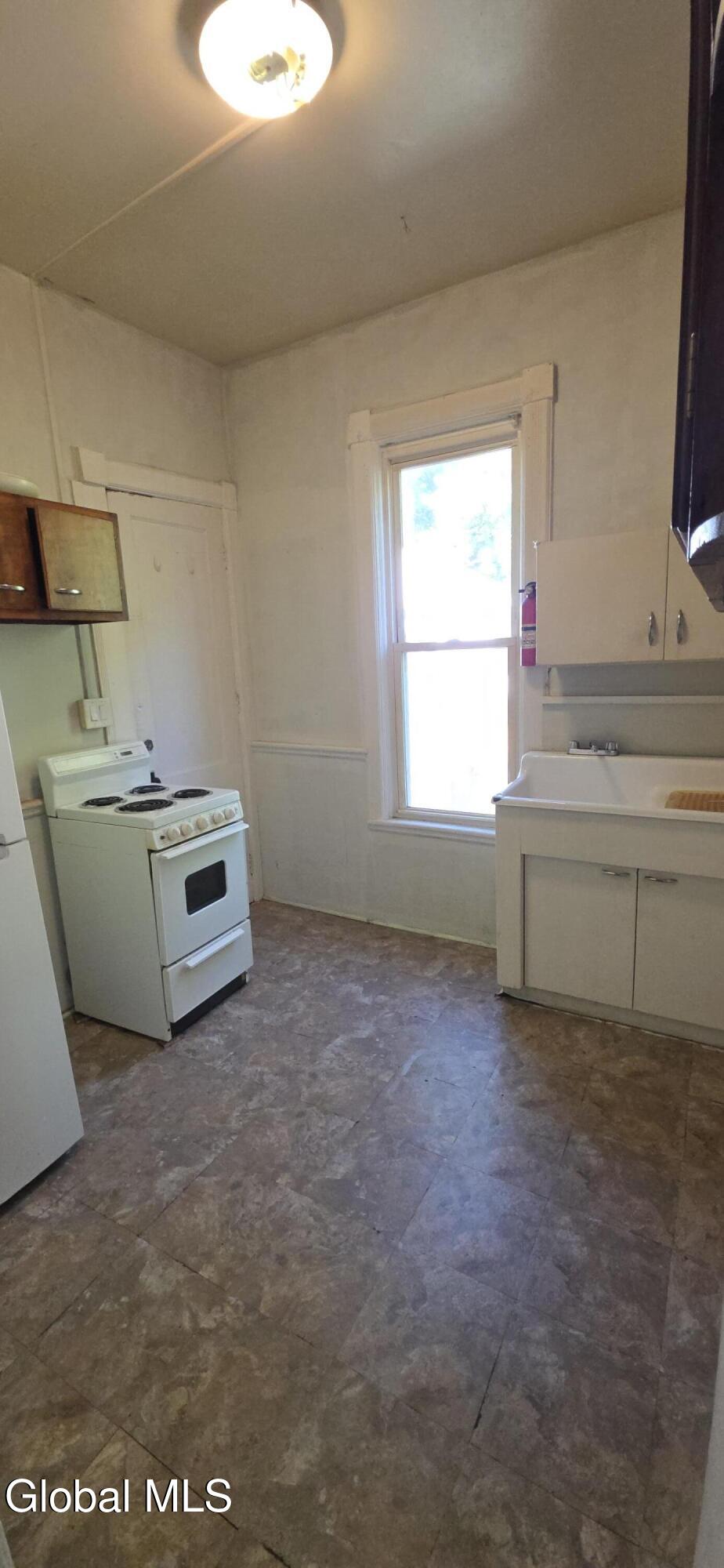 72 Grove Street Amsterdam, NY 12010 - Photo 2 of 11 14355