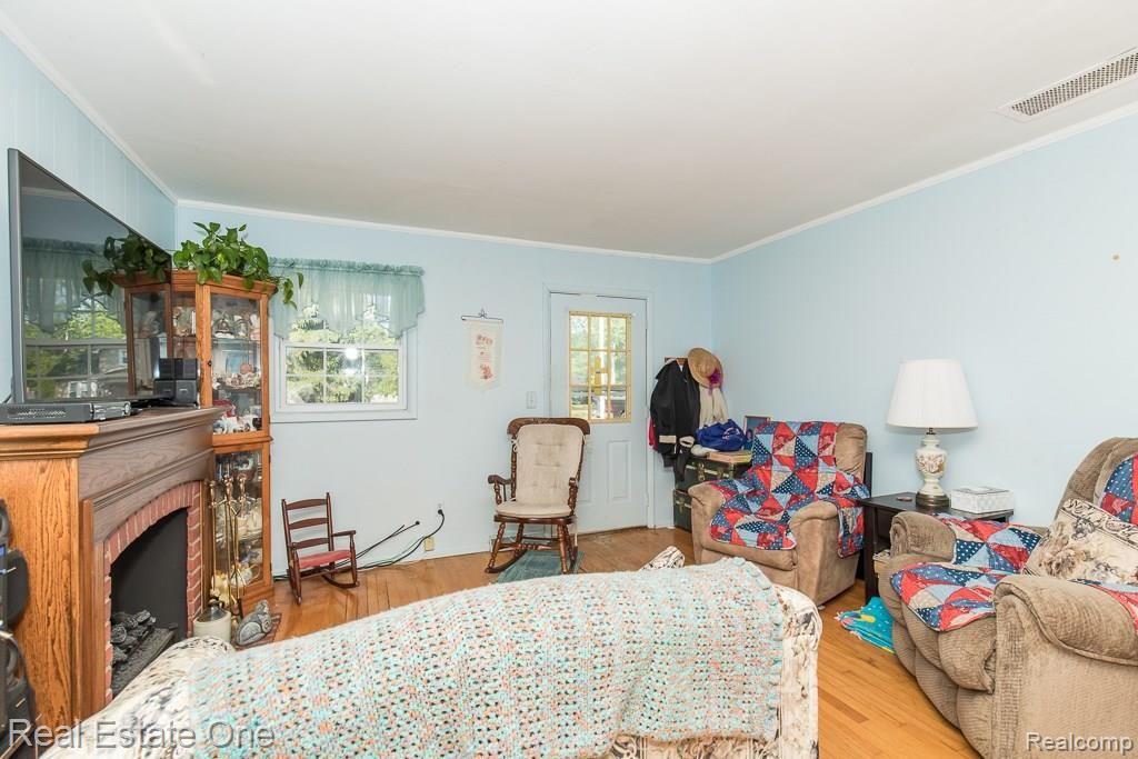 2565 Culbertson Avenue Rochester, MI 48307 - Photo 6 of 11 Culbertson MLS-W007.jpg