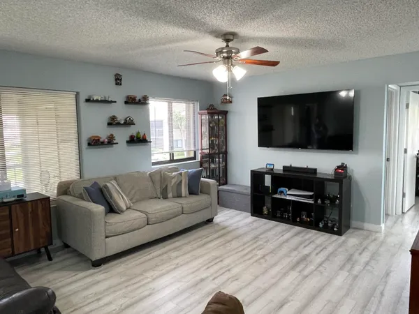 $239,999 | 536 Shady Pine Way, Unit A2, Greenacres, FL 33415