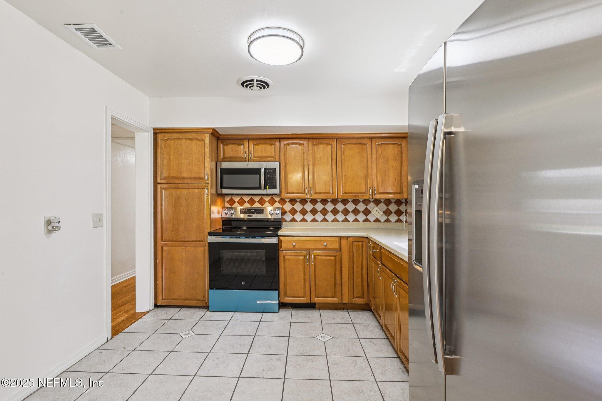 7116 Gaillardia Road South Jacksonville, FL 32211 - Photo 9 of 39 Kitchen